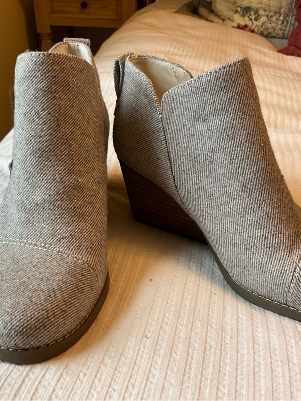 Toms Beige/Taupe Twill Zip Wedge Ankle Booties size 7